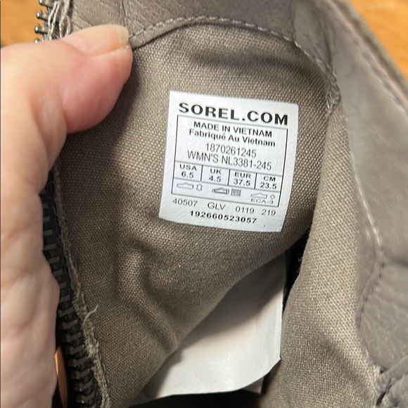 Sorel Gray Ankle Boots with Chelsea Style - Picture 6 of 7